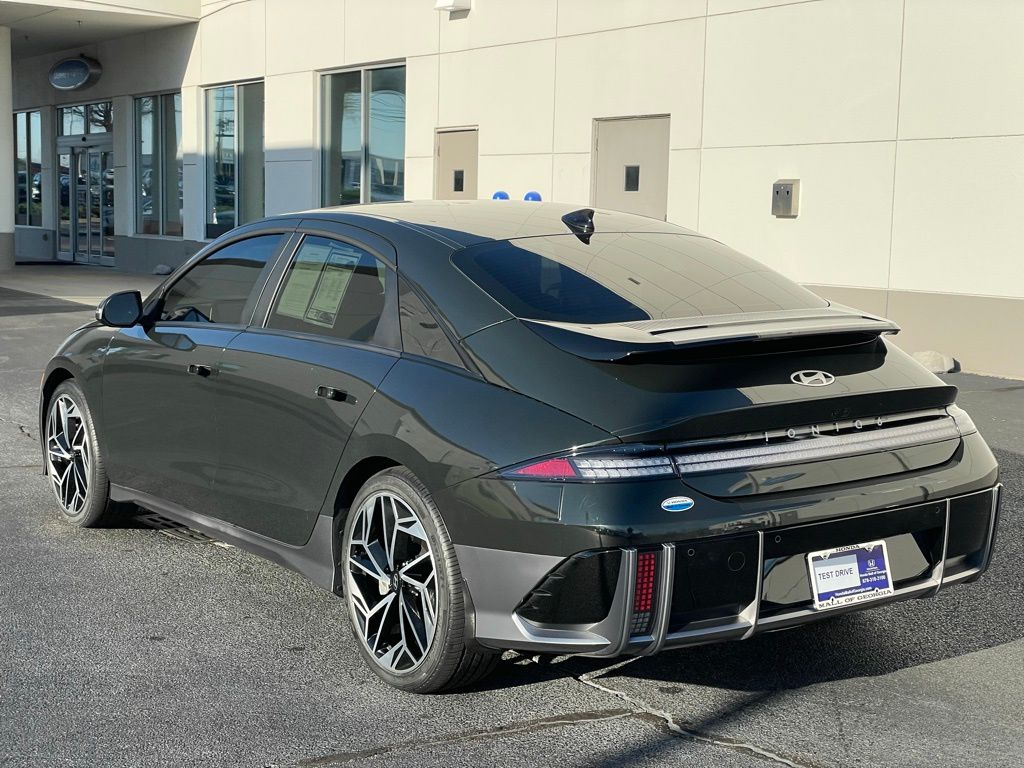 Thumbnail: 2023 Hyundai Ioniq 6 - 4