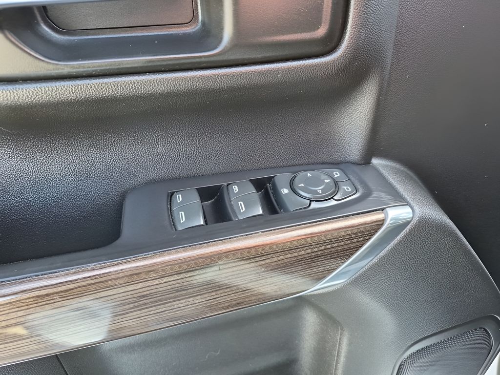 Used 2020 White Chevrolet LT image 28