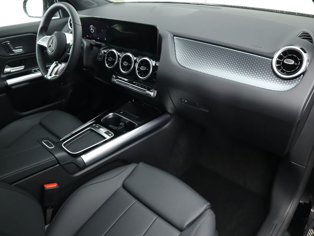 Thumbnail: 2025 Mercedes-Benz GLA - 17