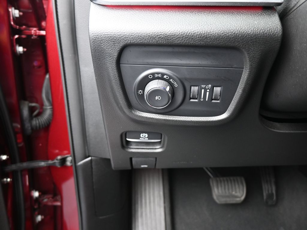 Used 2023 Velvet Red Pearlcoat Jeep Overland image 34