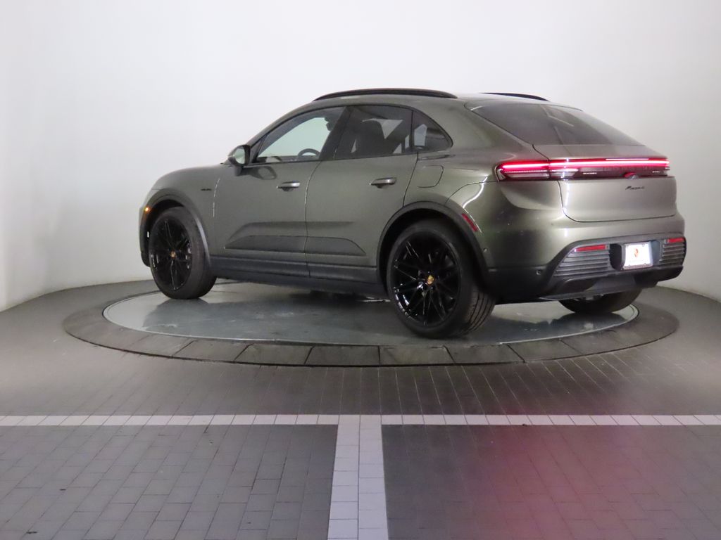 Thumbnail: 2025 Porsche Macan - 3