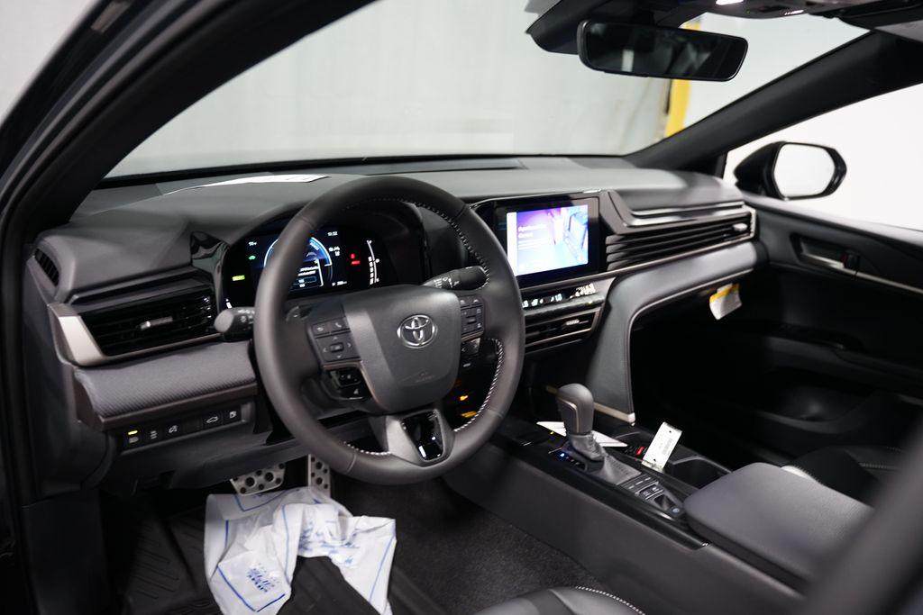 2025 Toyota Camry SE 11