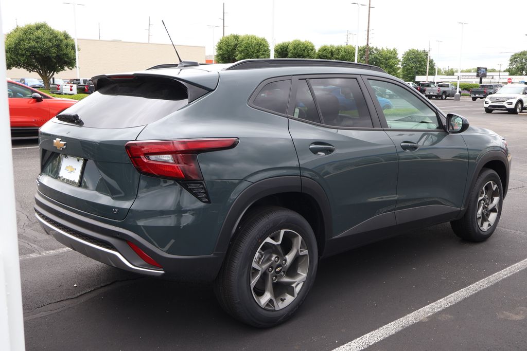 2025 Chevrolet Trax LT 8