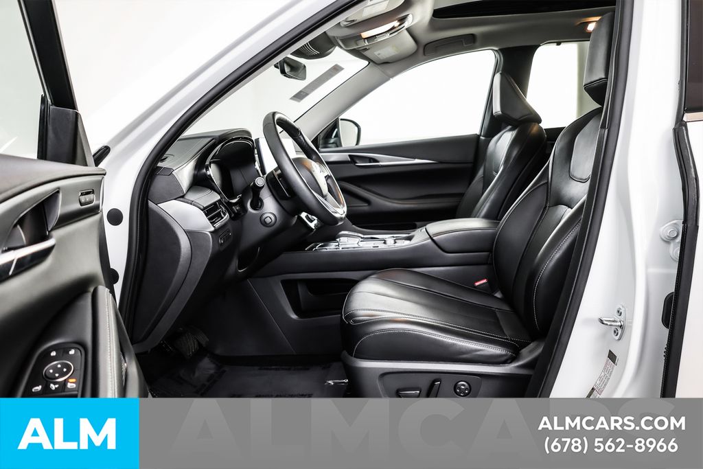 Used 2024 White INFINITI LUXE image 15
