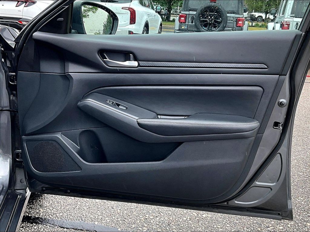2024 Nissan Altima — photo 12