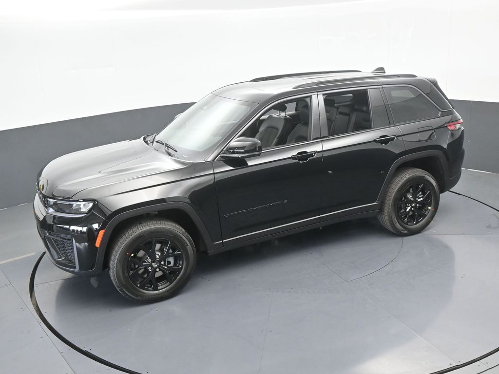 New 2026 Diamond Black Crystal Pearlcoat Jeep Laredo image 41