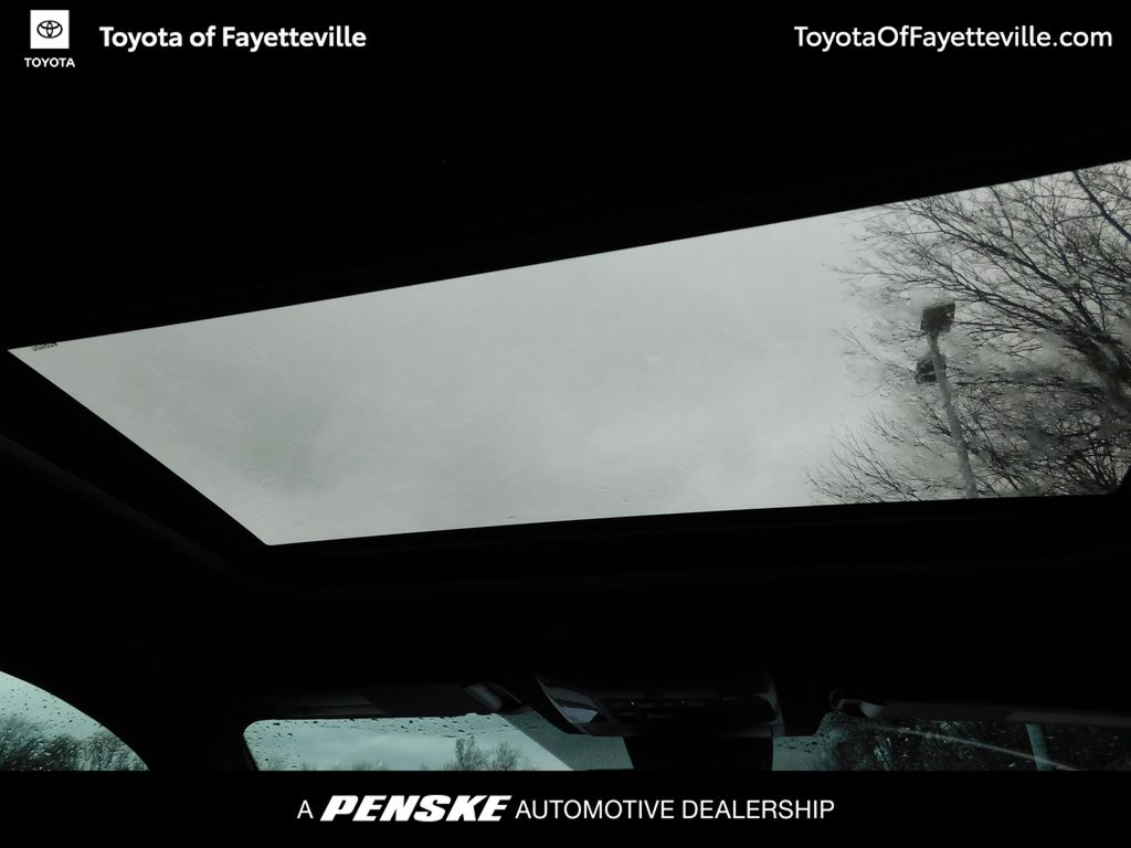 Thumbnail: 2022 Toyota RAV4 - 6