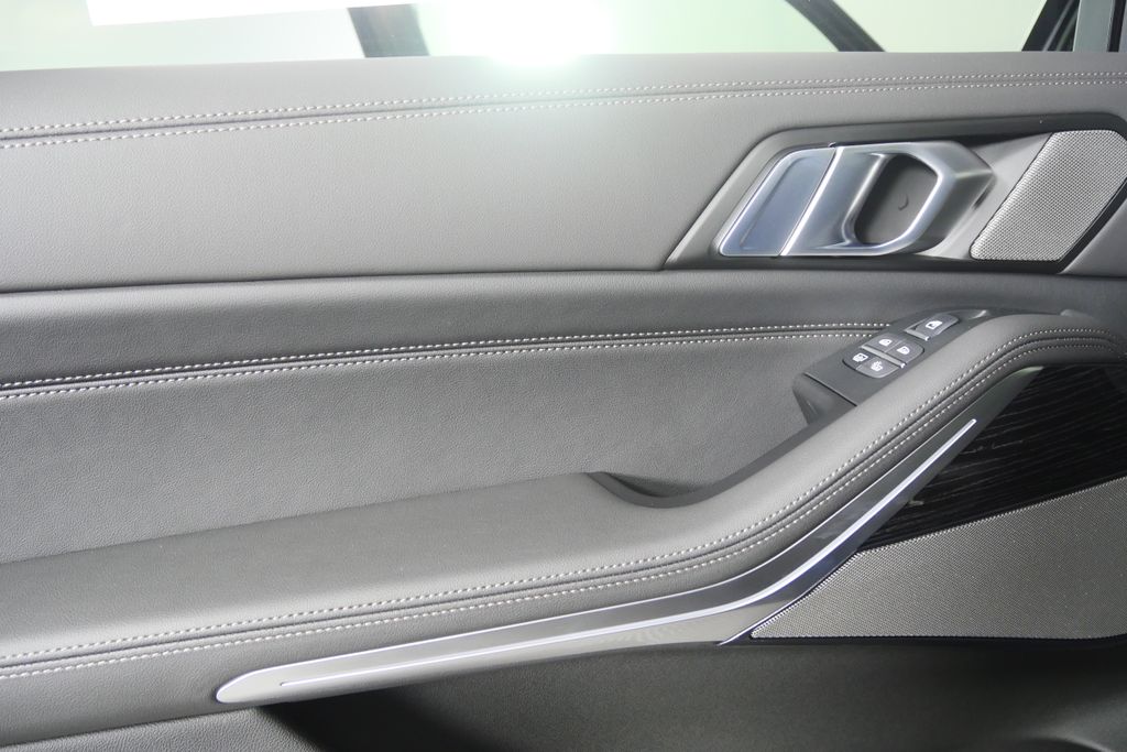 Thumbnail: 2027 BMW X7 - 13