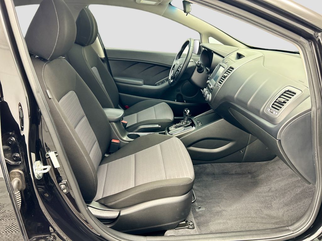 Thumbnail: 2018 Kia Forte - 18