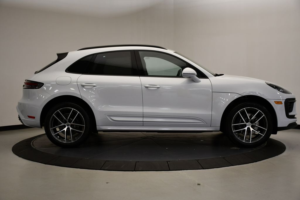 Thumbnail: 2025 Porsche Macan - 8