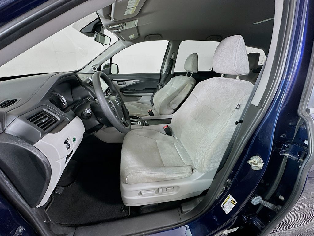 Thumbnail: 2017 Honda Pilot - 20