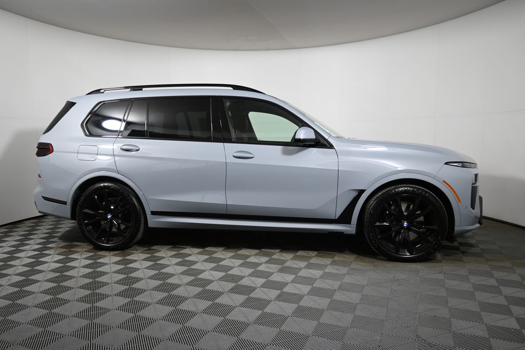 Thumbnail: 2026 BMW X7 - 8