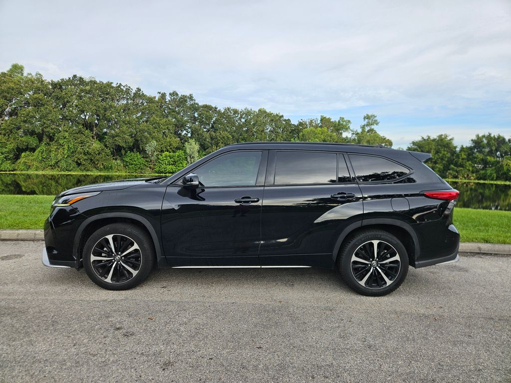 Thumbnail: 2022 Toyota Highlander - 2