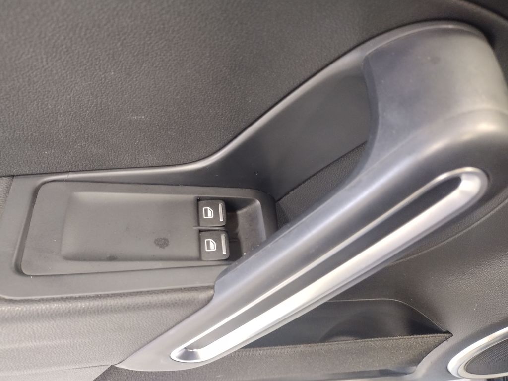 2013 Volkswagen Beetle 2.5L Fender Edition