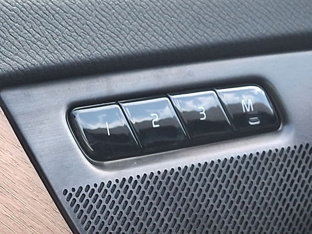 2023 Volvo XC90 B6 Plus 25
