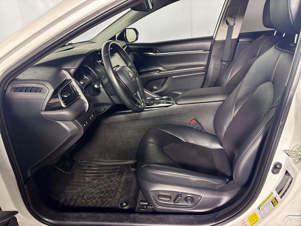 2020 Toyota Camry Hybrid XLE