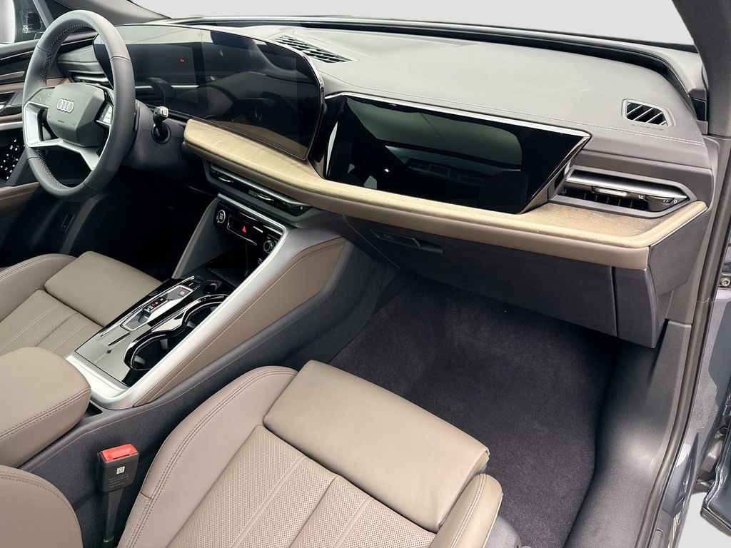 Thumbnail: 2025 Audi Q5 - 16