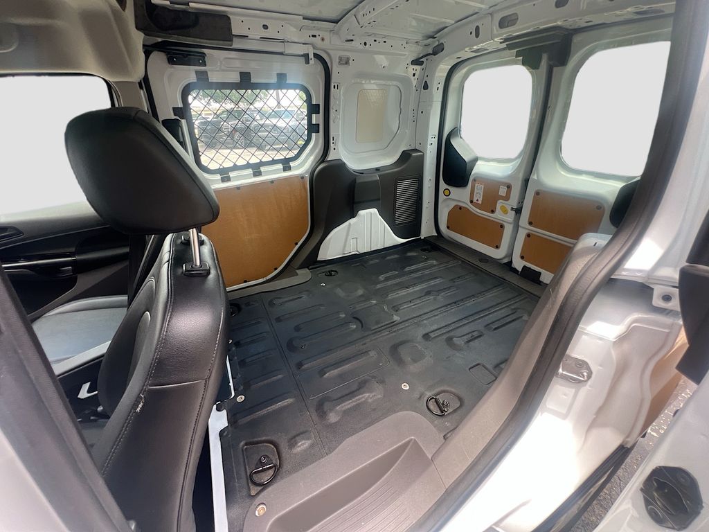 Used 2023 White Ford XL image 23