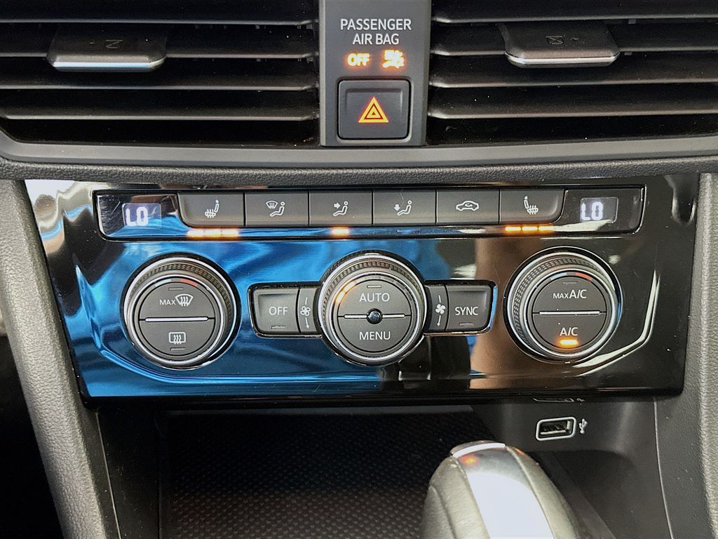 Thumbnail: 2019 Volkswagen Jetta - 15