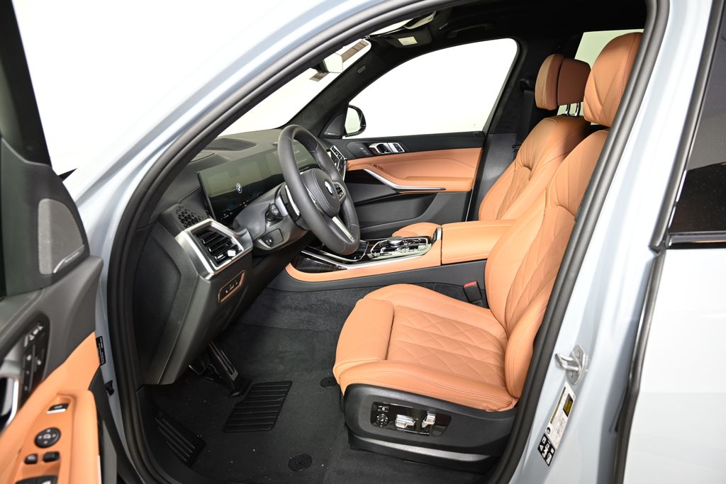 Thumbnail: 2026 BMW X7 - 14