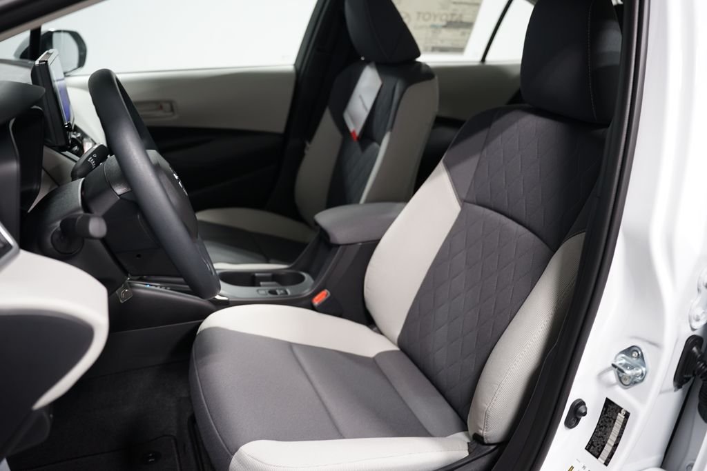 2025 Toyota Corolla LE 24