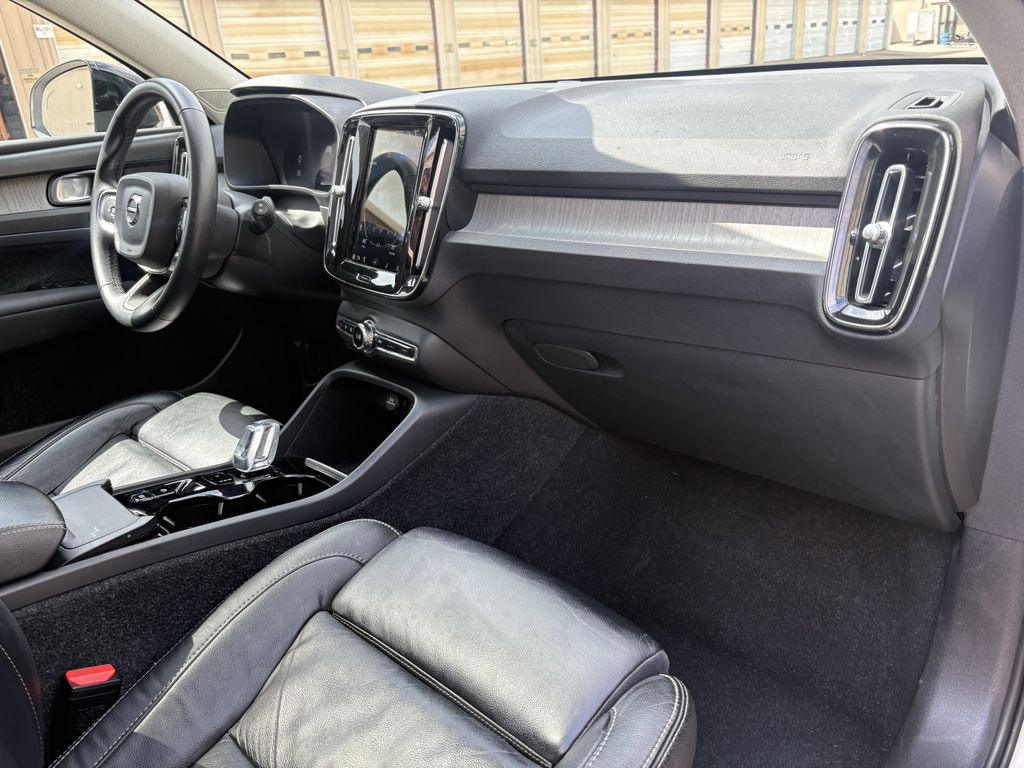 Used 2023 Crystal White Volvo B5 Plus Dark Theme image 30