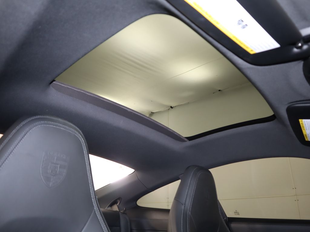 2024 Porsche 911 Carrera S 21