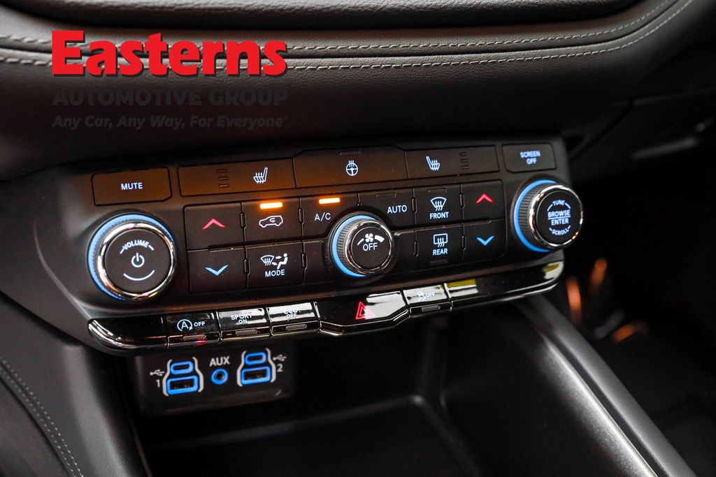 Used 2024 White Dodge SXT image 20