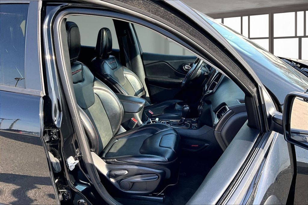 Used 2019 Black Jeep Trailhawk image 8