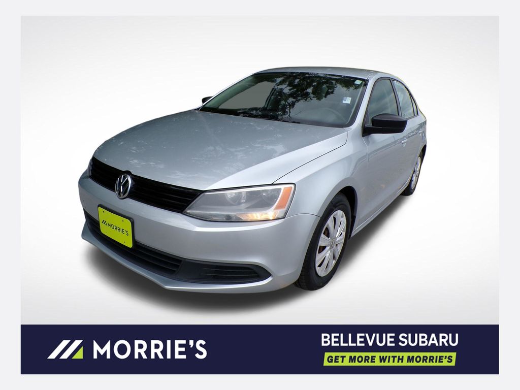 Silver 2013 Volkswagen Jetta Sedan Front-Wheel Drive 6-Speed Automatic