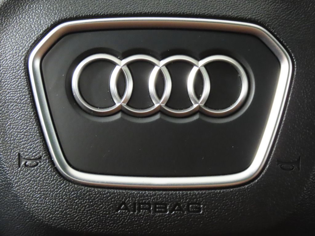 Thumbnail: 2025 Audi Q3 - 18
