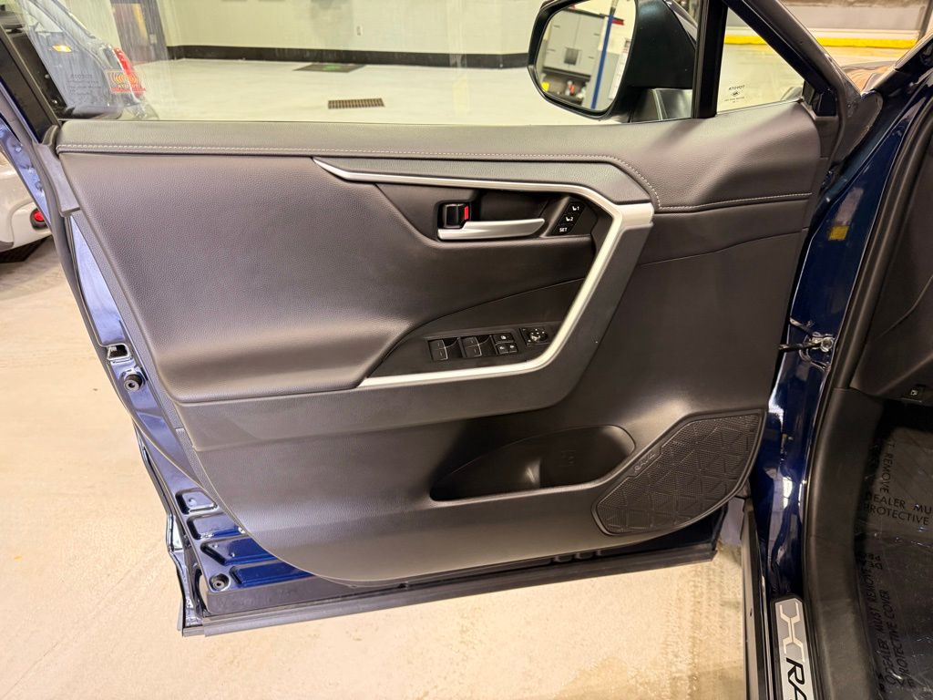 Thumbnail: 2024 Toyota RAV4 - 10