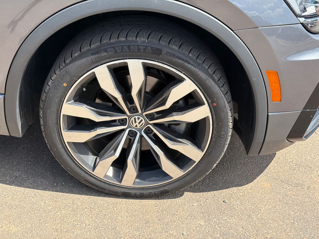 Used 2019 Gray Volkswagen 2.0T SEL Premium R-Line image 12