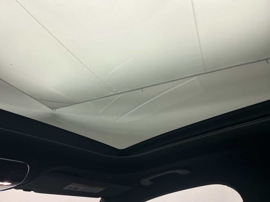 Thumbnail: 2025 Mercedes-Benz GLC - 28