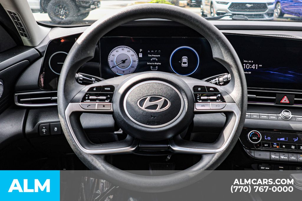 Used 2024 Black Hyundai SEL image 29