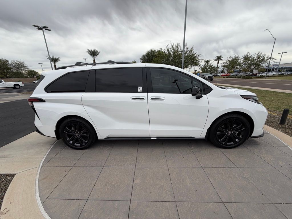 Thumbnail: 2026 Toyota Sienna - 4