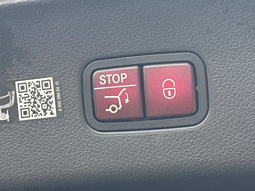 Thumbnail: 2025 Mercedes-Benz GLC - 25