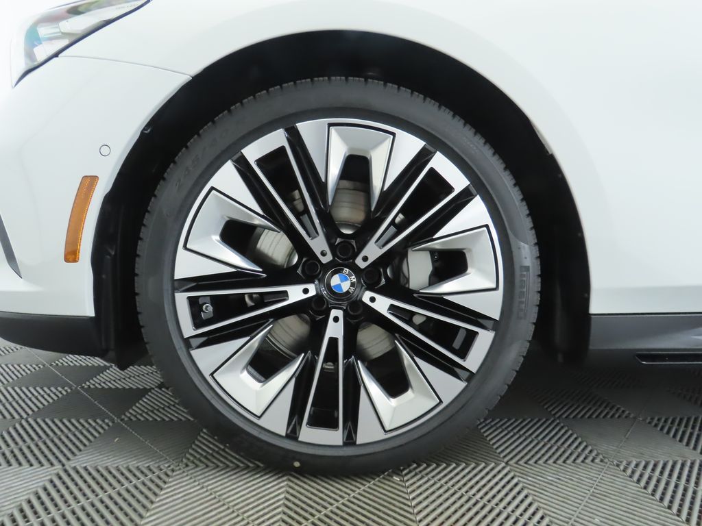 Thumbnail: 2025 BMW 5 Series - 31