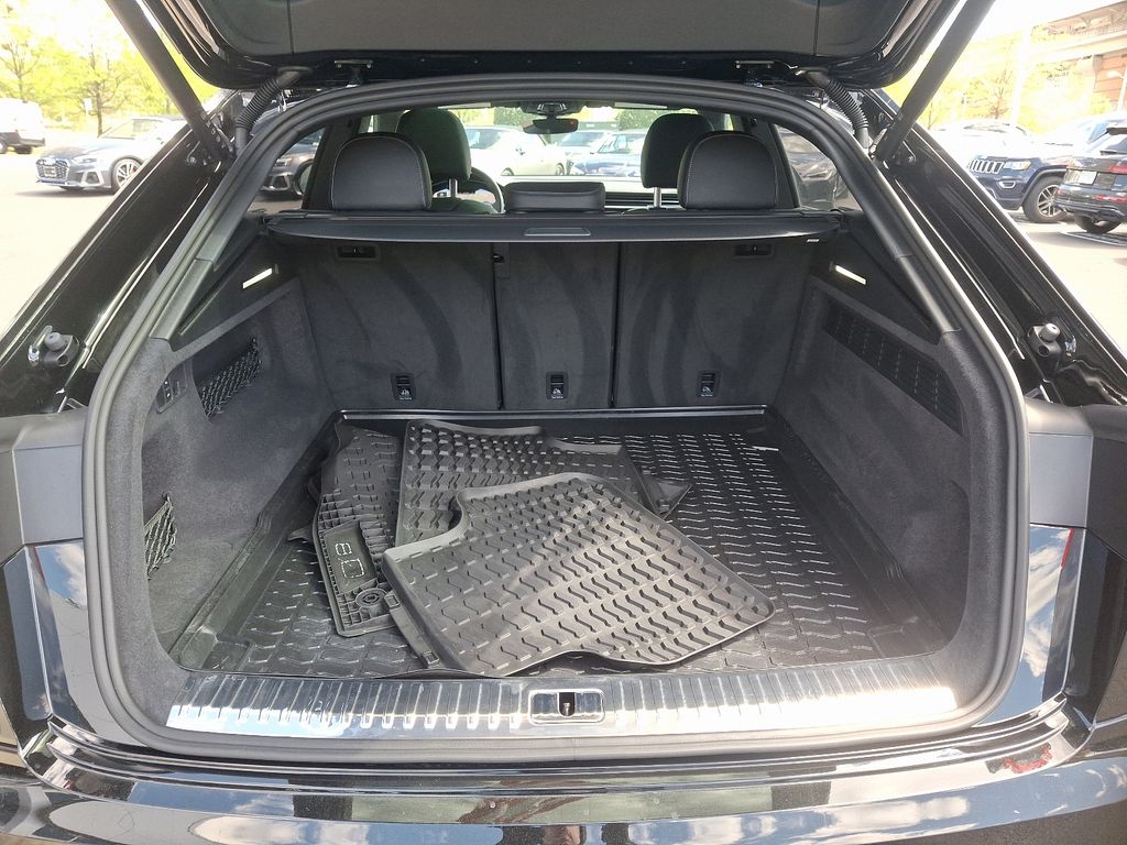 2024 Audi Q8 Prestige 30