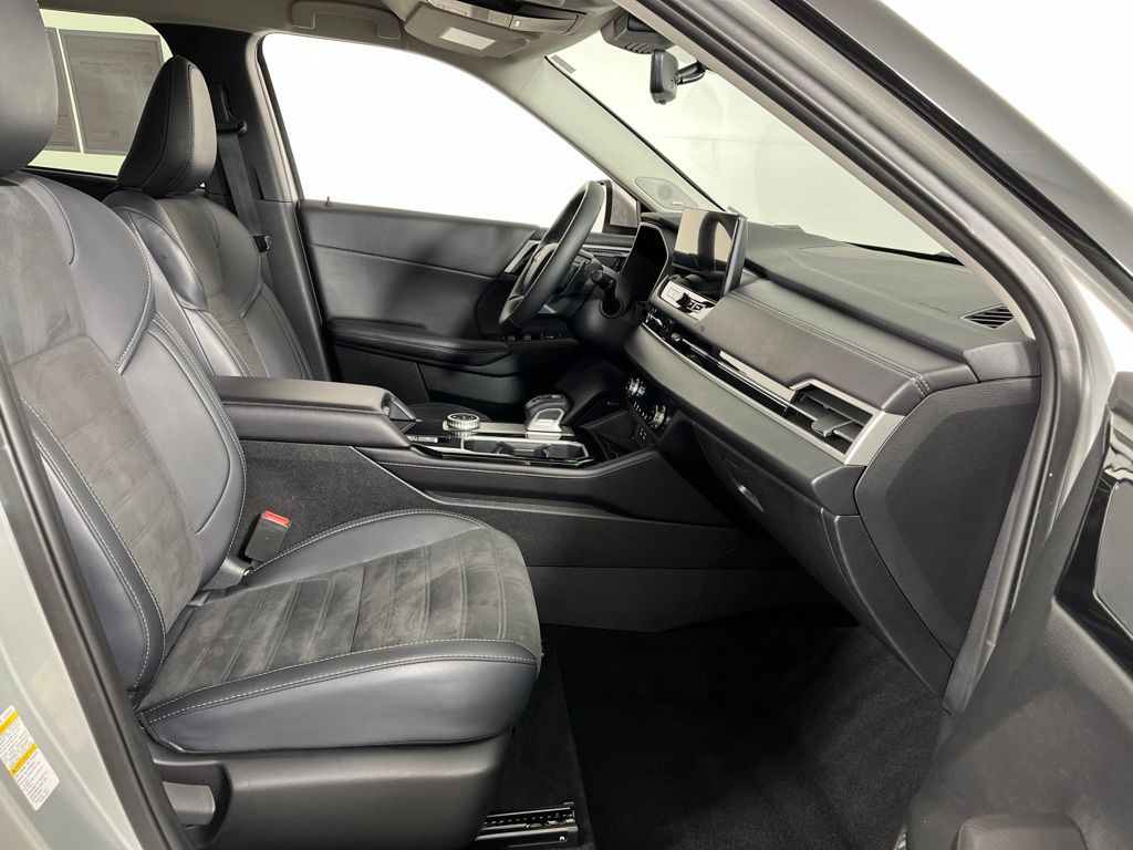 Thumbnail: 2025 Mitsubishi Outlander - 7