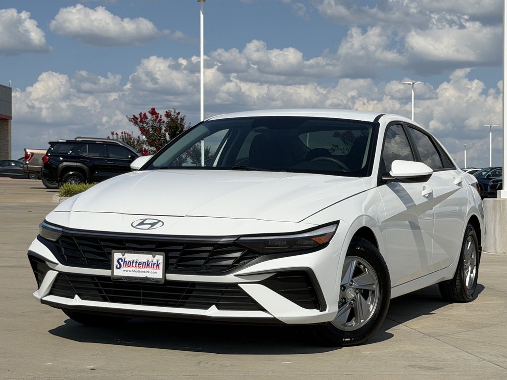 Used 2024 Hyundai Elantra SE with VIN KMHLL4DG1RU696002 for sale in Hudson Oaks, TX