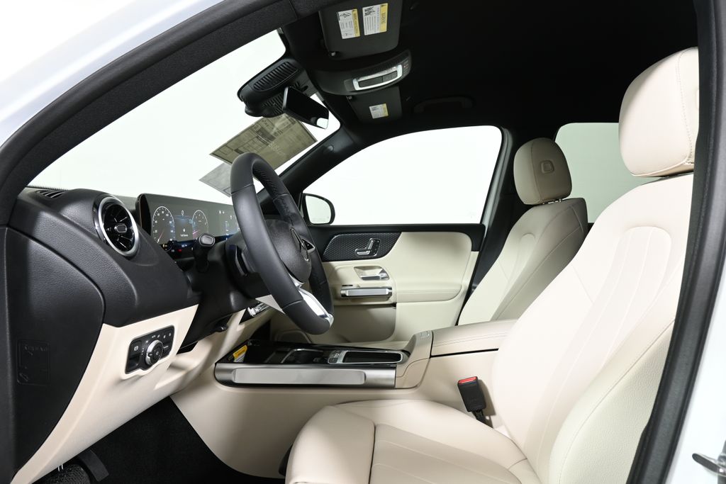 2025 Mercedes-Benz GLB 250 3