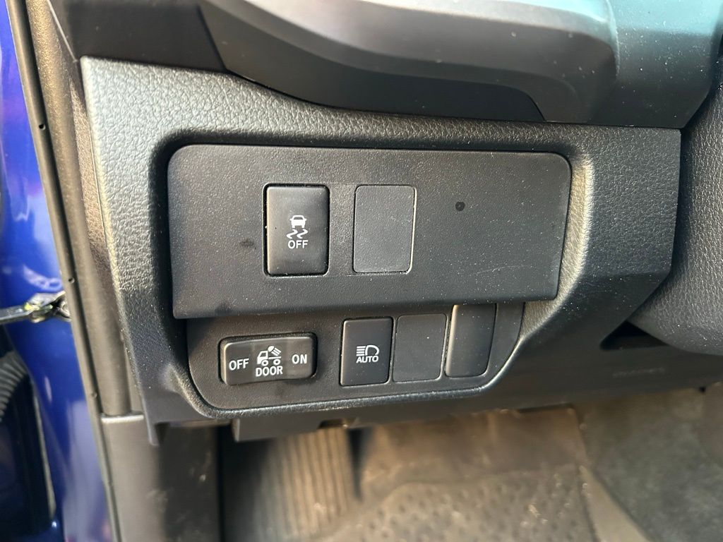 2023 Toyota Tacoma SR5 18