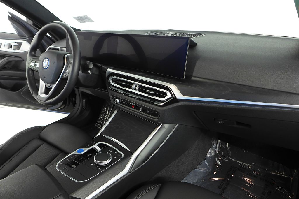 Thumbnail: 2023 BMW i4 - 13