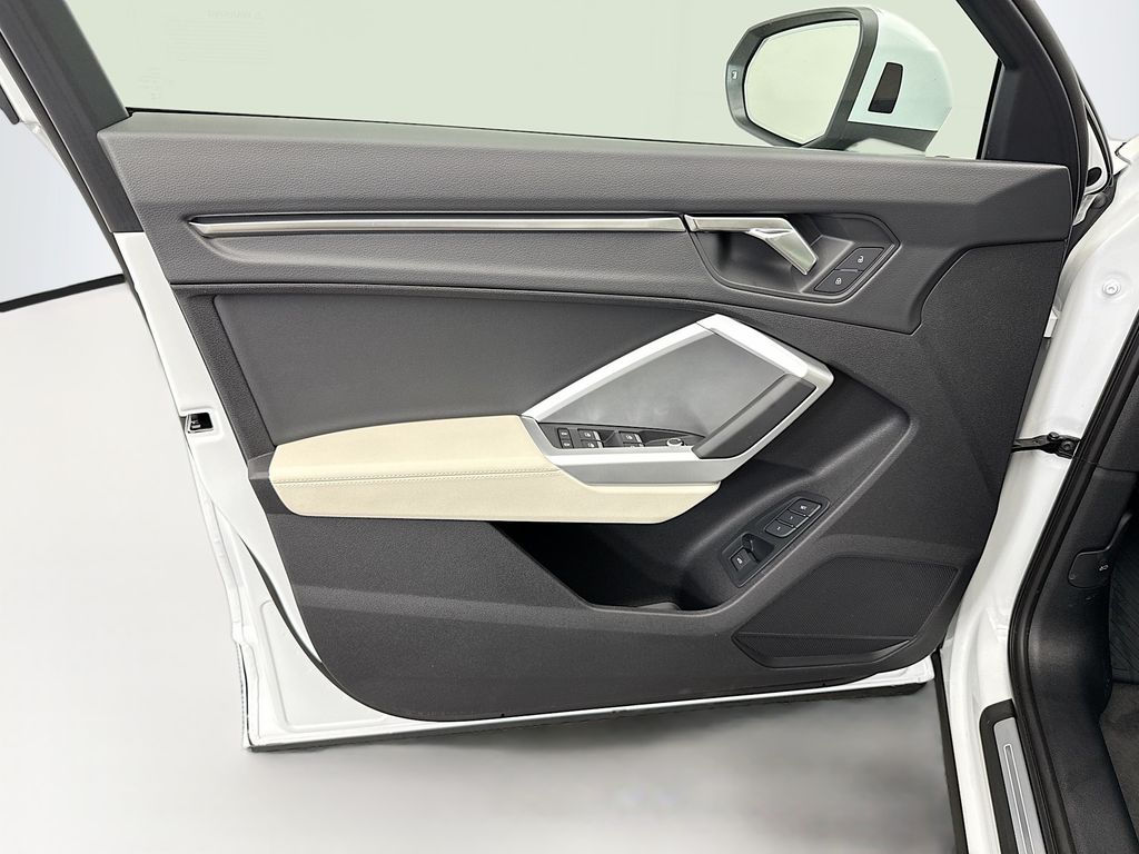 Thumbnail: 2025 Audi Q3 - 22