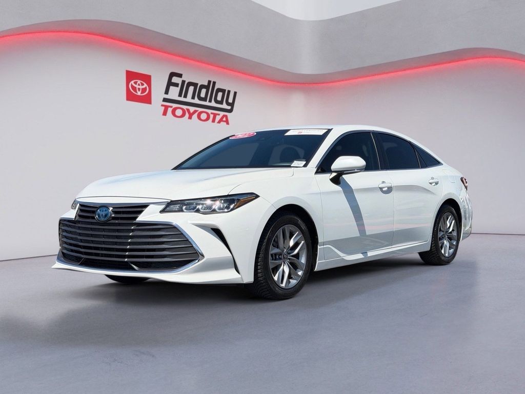 2022 Toyota Avalon XLE Hybrid's photo