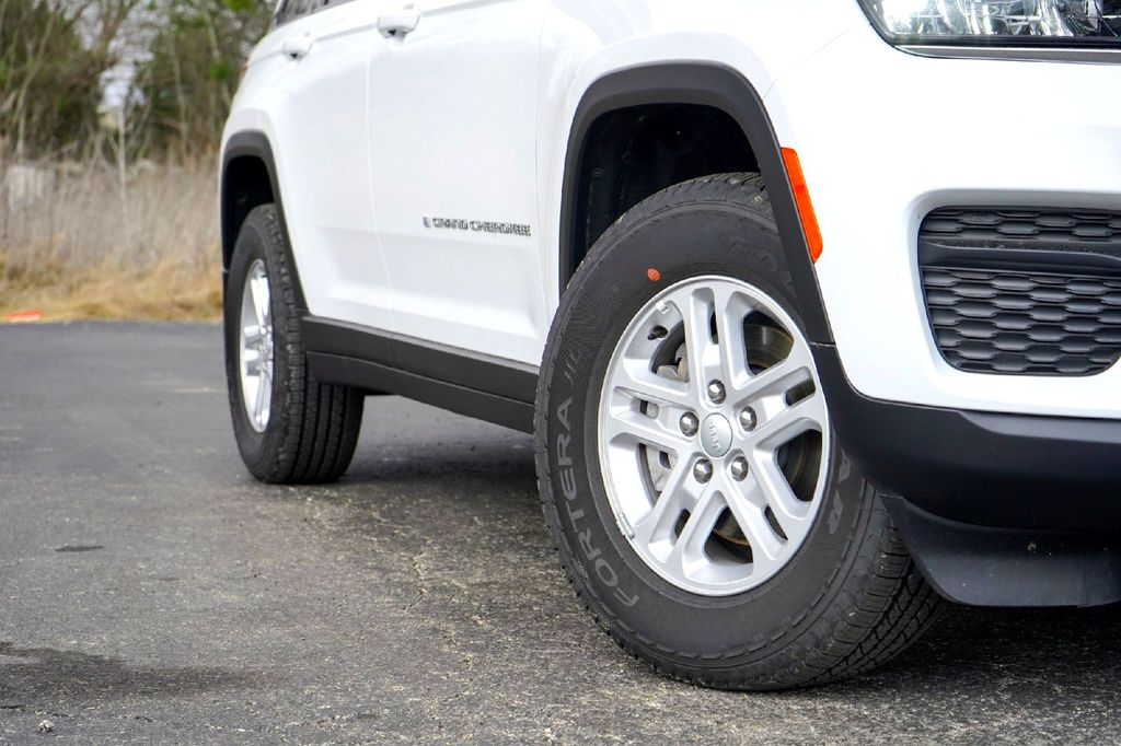 New Car 2025 Jeep Grand Cherokee  Laredo For Sale Under $30,000 In Taylor, Texas