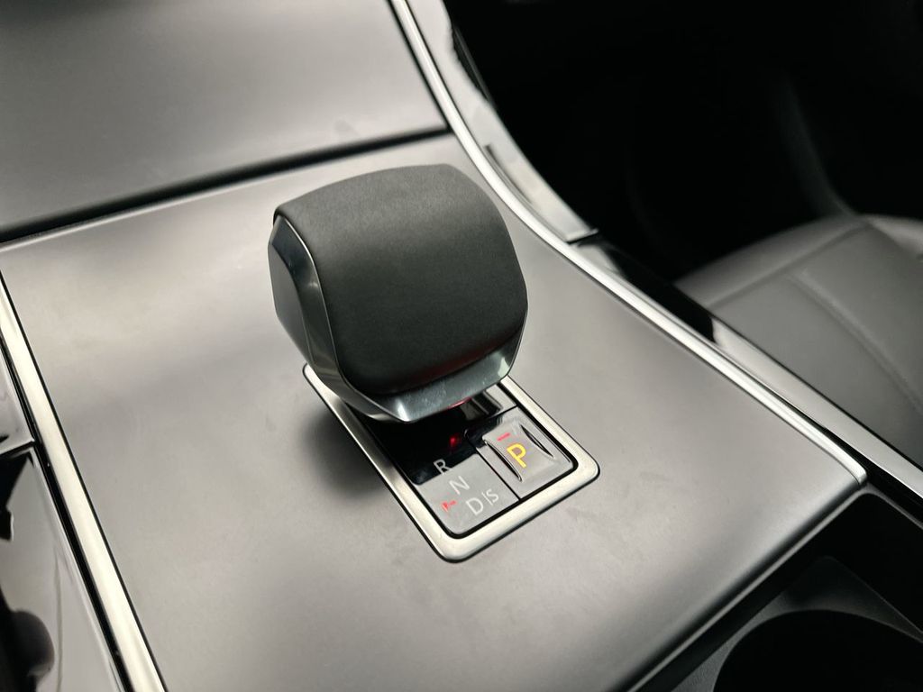 Thumbnail: 2025 Land Rover Range Rover Velar - 9