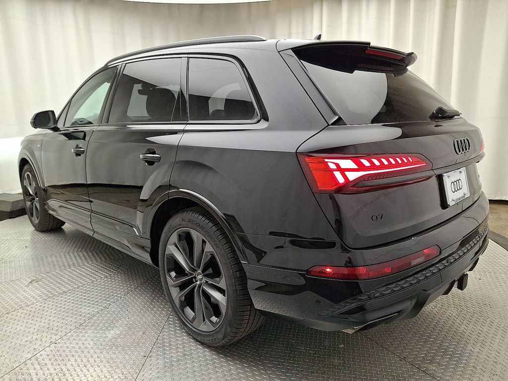 Thumbnail: 2026 Audi Q7 - 4