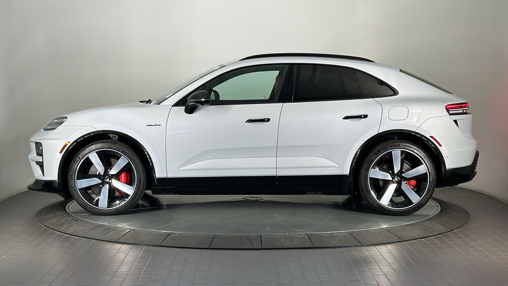 Thumbnail: 2025 Porsche Macan - 2